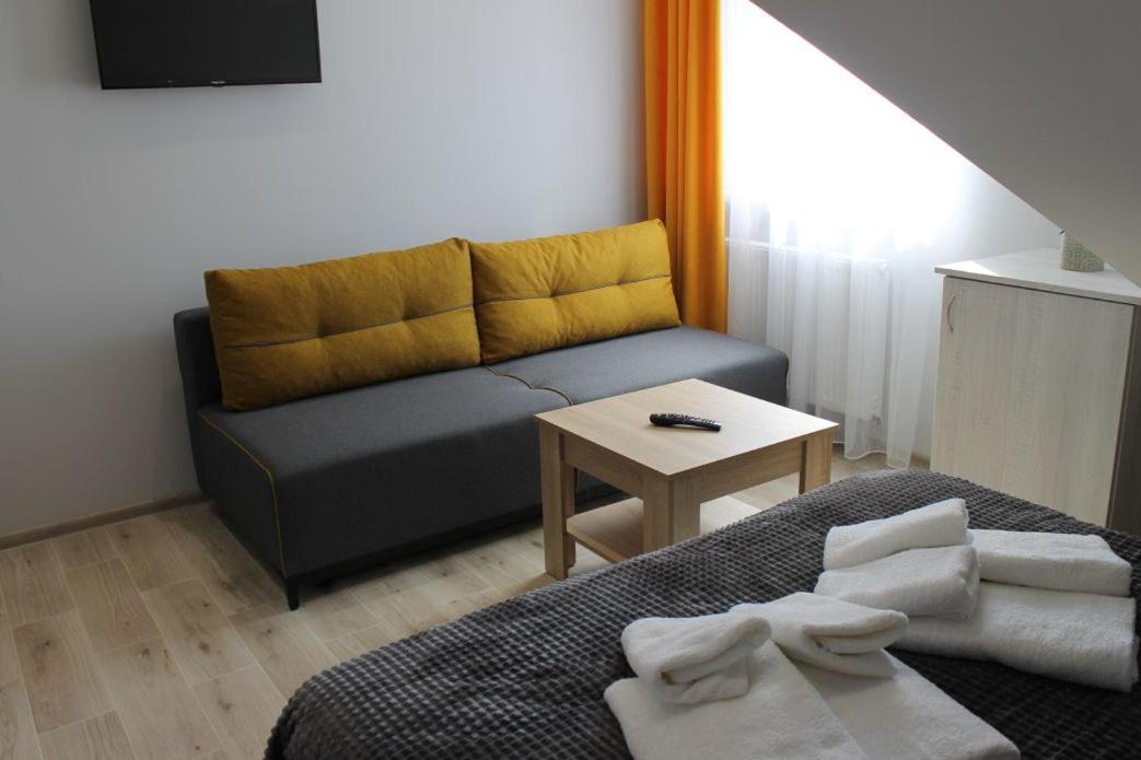 Pokoje Goscinne U Anny Augustów Exteriör bild